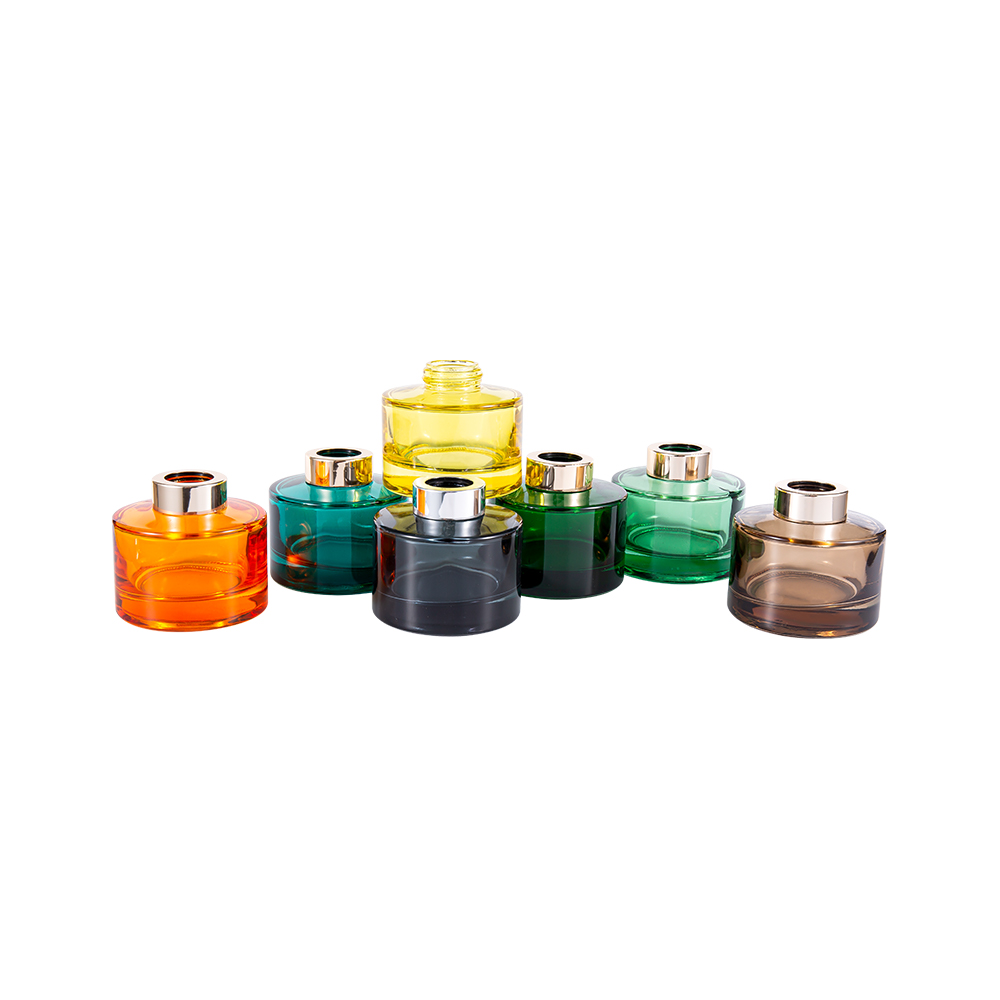 100 ml-es színes bevonatú diffúzor palack 28 mm-es nagy UV alumínium kupakkal